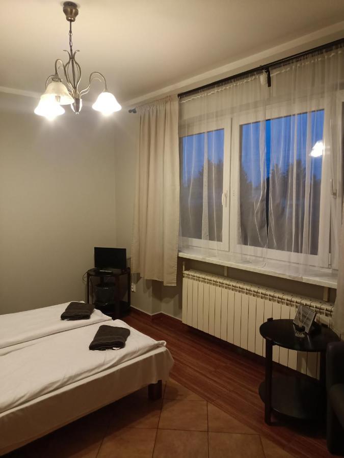 Pokoje Pod Swierkiem Swarzędz Εξωτερικό φωτογραφία
