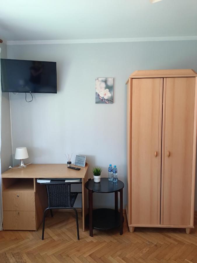 Pokoje Pod Swierkiem Swarzędz Εξωτερικό φωτογραφία